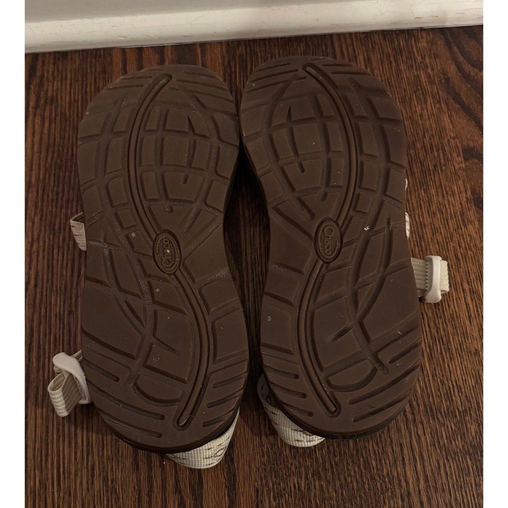 Women's Chaco Sandals - Chaco Z Size 9 Patterned strap with toe loop and buckle - Picture 3 of 5
